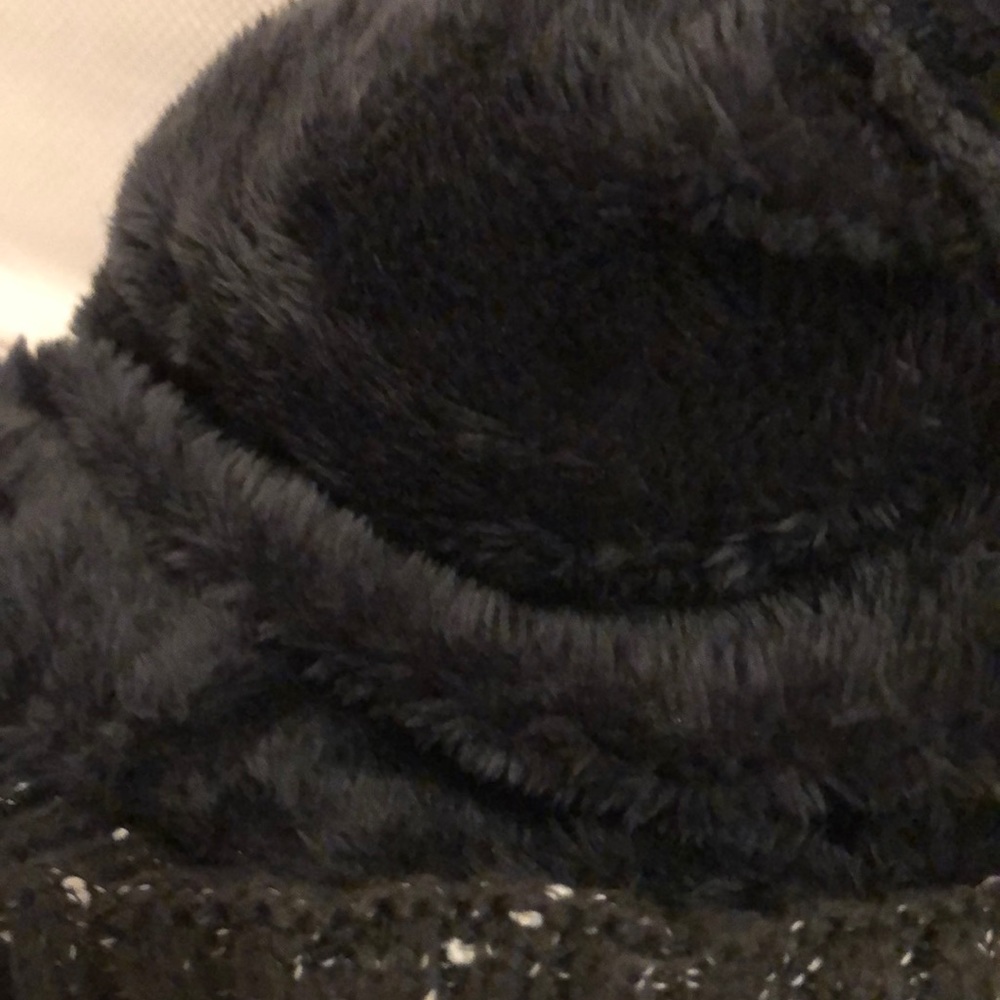 Winter hat - Picture 3 of 4
